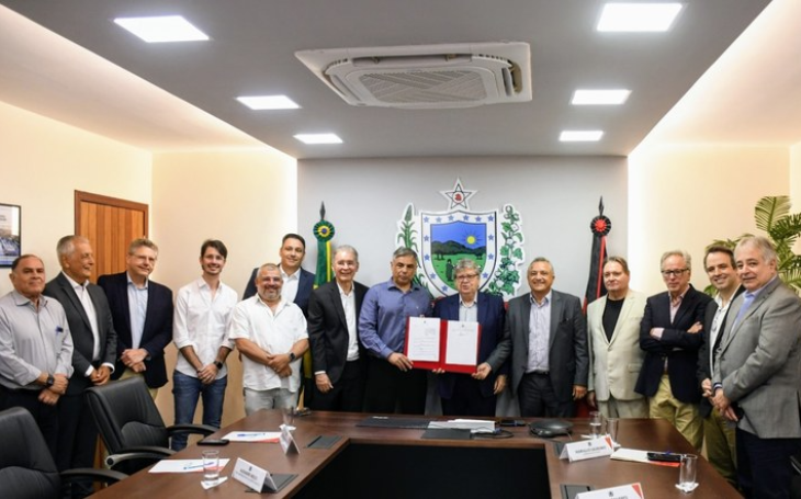 João Azevedo autoriza venda direta de álcool das usinas para postos e medida deve reduzir preço dos combustíveis