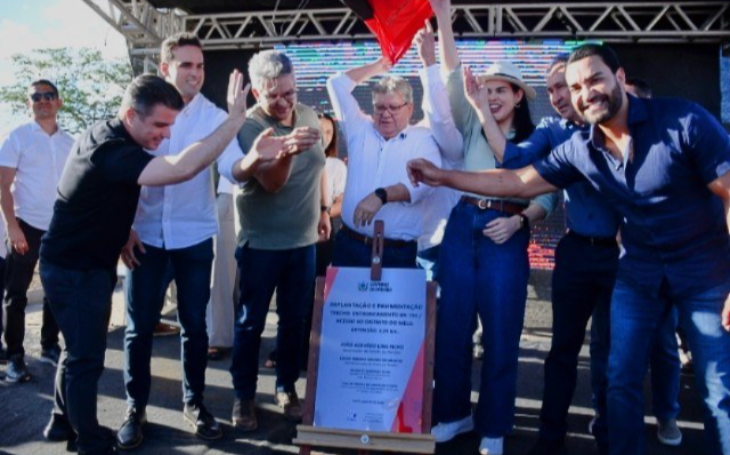 João Azevêdo entrega estrada do Distrito do Melo, em Cuité, e inspeciona construção de barragem em Barra de Santa Rosa