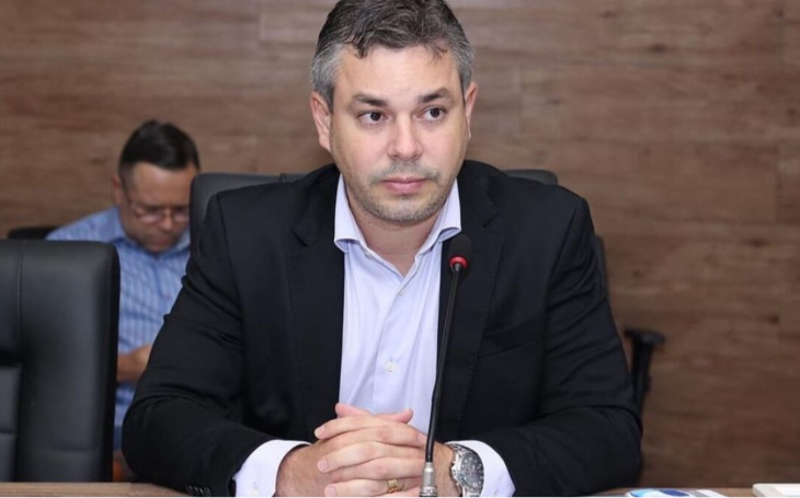 Prefeito "solta a mão" de antecessor e diz que não nomeou indicados por facção em Cabedelo