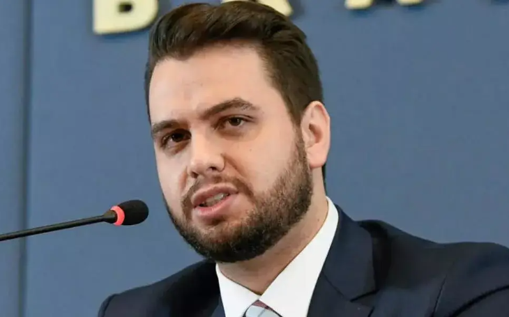 Filipe Martins, ex-assessor de Bolsonaro, é preso no Paraná por ordem do STF