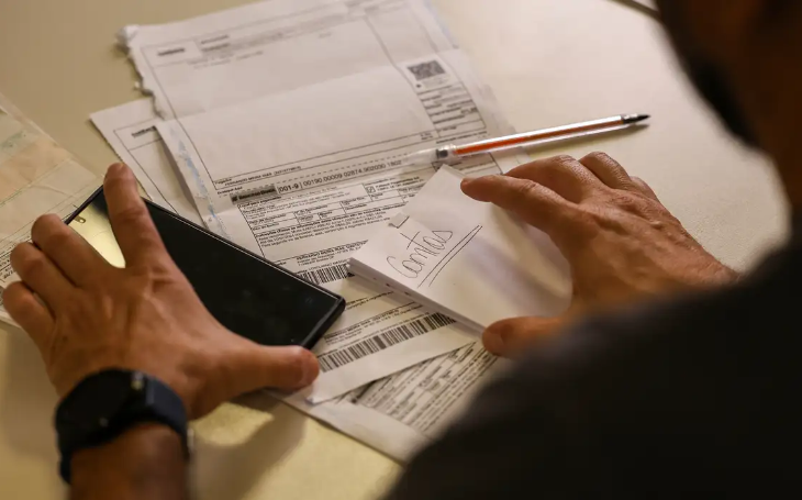 Salário mínimo de R$ 1.621 começa a ser pago nesta segunda