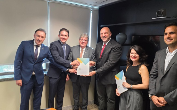 João Azevêdo assina operação de crédito com Banco do Brics e assegura recursos de R$ 430 milhões para execução de obras