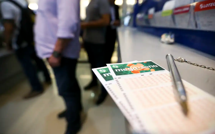 Mega-Sena acumula e prêmio principal vai para R$ 12 milhões