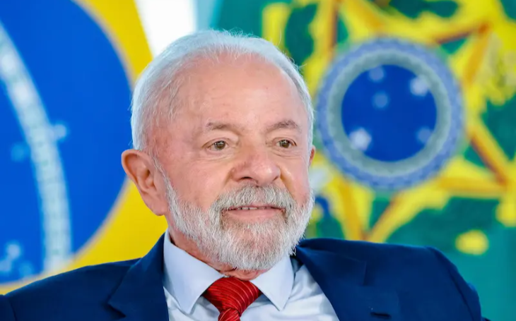 Lula relata problema em motor de avião da FAB: "Descemos com medo de que pegasse fogo"