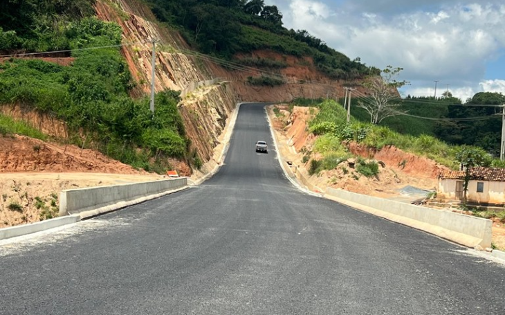 Pavimentação da rodovia Caminho dos Engenhos já em fase de conclusão
