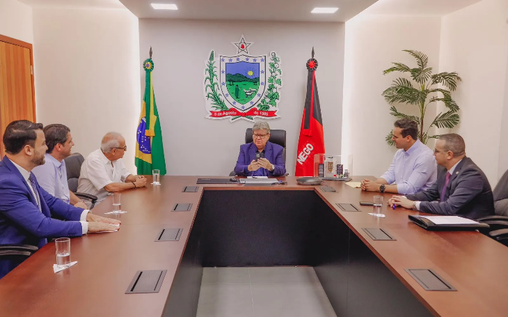 João Azevêdo e Cícero Lucena estiveram juntos para assinatura da cessão do prédio da Estação das Artes para o Governo do Estado