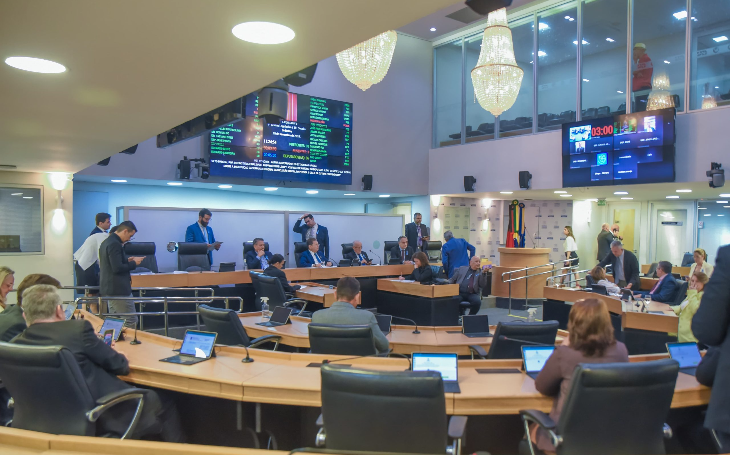 Mais de 40% dos deputados estaduais da Paraíba trocam de partido para as Eleições 2026