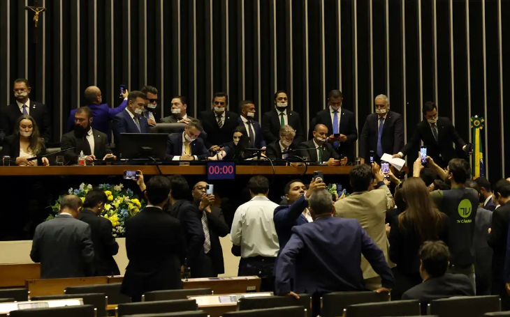 Alcolumbre e Motta pedem diálogo e respeito após ocupação de plenários