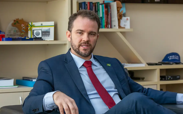 Governo avalia uso do FGTS para quitar dívidas, diz Durigan