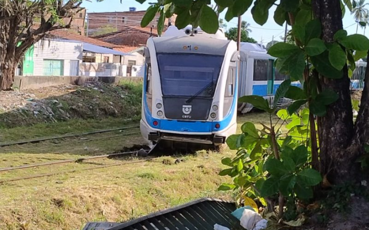 Trem que seguia viagem para Santa Rita descarrila em João Pessoa e interdita um trecho