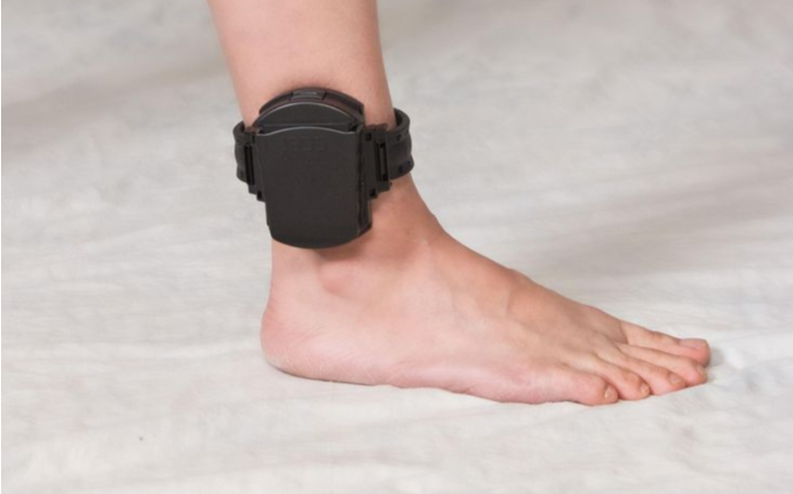 Câmara analisa projeto que prevê cobrança pelo uso de tornozeleira eletrônica