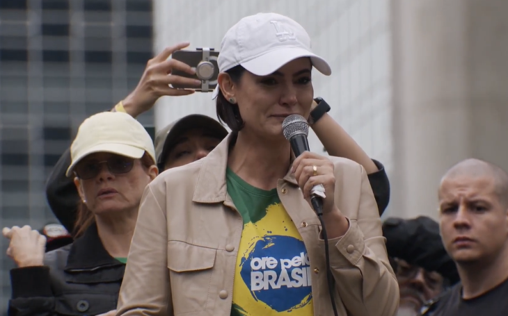 Em SP, Michelle chora e fala em "ditadura judicial" contra Bolsonaro