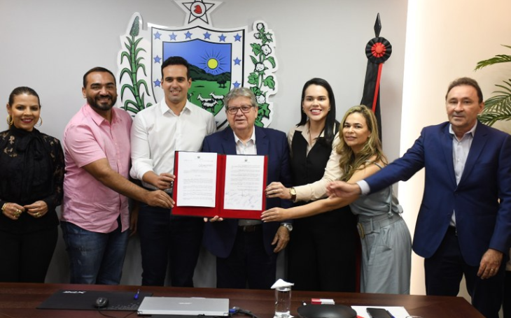 João Azevêdo assina decreto de criação do Monumento Natural Itacoatiaras do Ingá