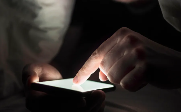 Como identificar IA em vídeos, áudios e mensagens para evitar cair em golpes