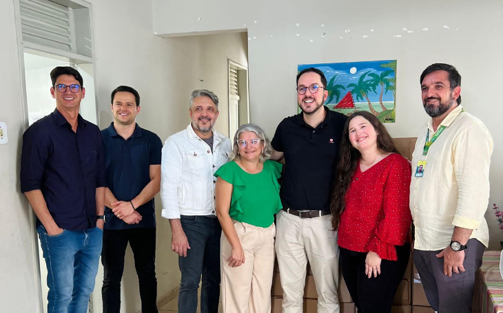 Vereadora Pâmela Vital participou da entrega de agasalhos no Centro Pop nesta sexta-feira (8)