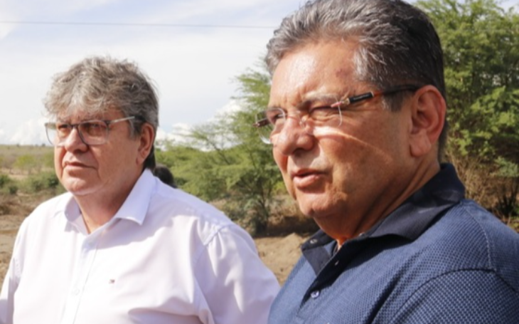 Adriano afirma que segue pré-candidato ao governo, revela convite para encontro com João, e quer ser "protagonista"