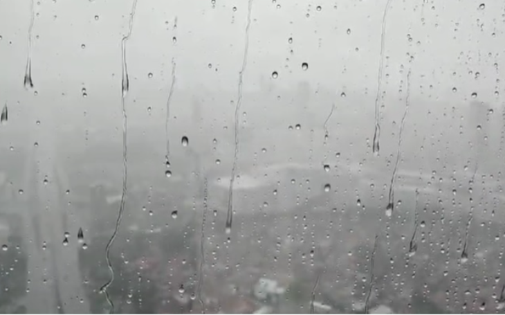 Sob chuva, Grande João Pessoa têm alerta para alagamentos