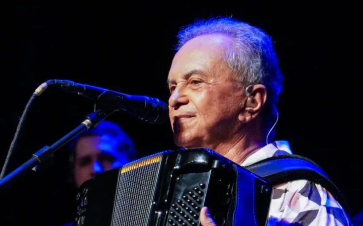 "De mala e cuia": Flávio José traz o forró tradicional para o Parque do Povo, nesta quinta-feira (12)