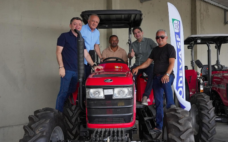 Murilo reforça apoio à agricultura familiar com entrega de novos equipamentos em municípios paraibanos