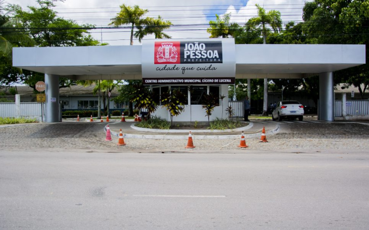 Prefeito de João Pessoa sanciona lei que assegura atendimento preferencial a advogados em filas