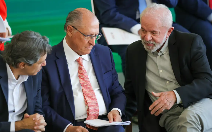 Governo vai trabalhar para reverter taxação dos EUA, diz Alckmin