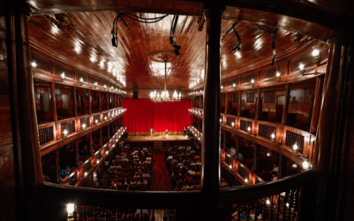 João Azevêdo entrega revitalização do Teatro Santa Roza