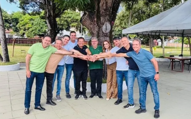 Adriano Galdino desiste de candidatura ao governo e apoiará Lucas Ribeiro em 2026