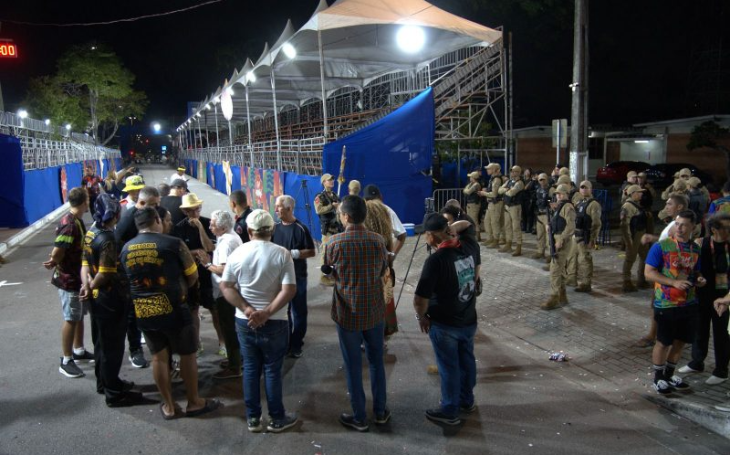 Arquibancada cede e desfiles do Carnaval Tradição são suspensos em João Pessoa