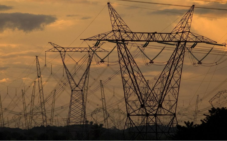 Conta de luz deve subir 8% em 2026, prevê Aneel