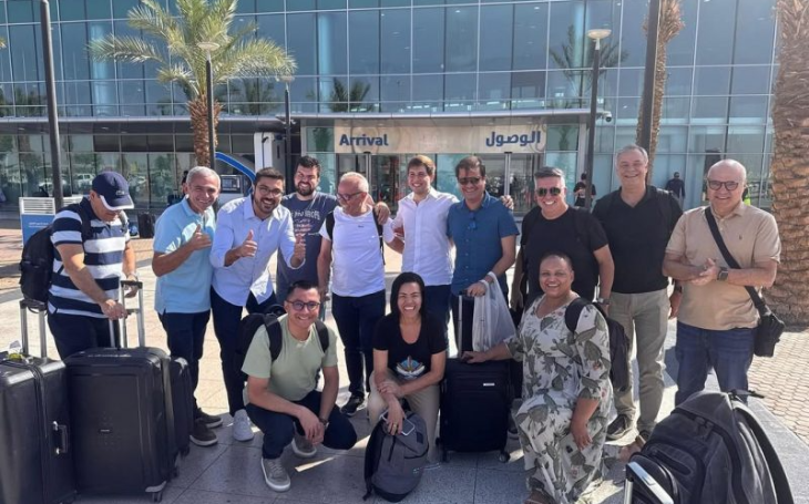 Ao lado do Mersinho Lucena, Cícero embarca de volta ao Brasil