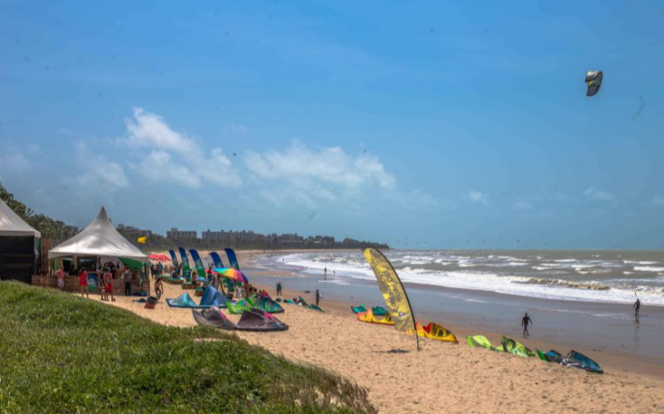 Ministério Público investiga uso da faixa de areia por comerciantes e condomínios em Intermares