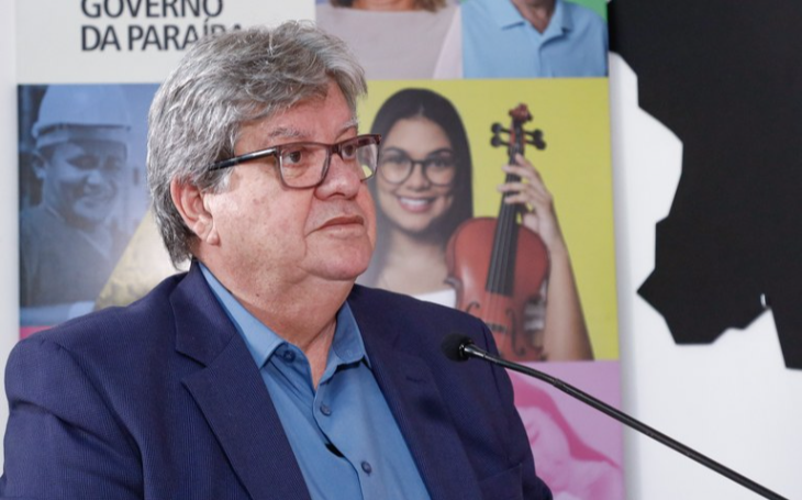 João Azevêdo anuncia o pagamento das folhas de novembro e dezembro, 2ª parcela do 13º e abono natalino