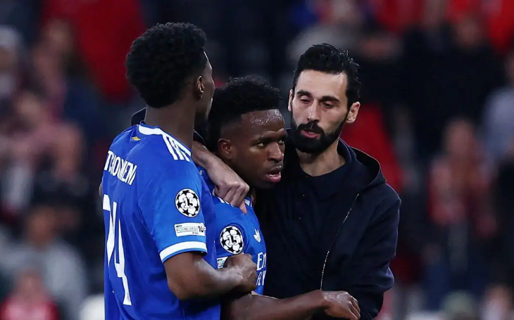 Vini Jr marca golaço e denuncia caso de racismo na Liga dos Campeões