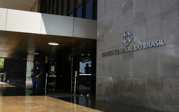 Copom eleva juros básicos da economia para 15% ao ano