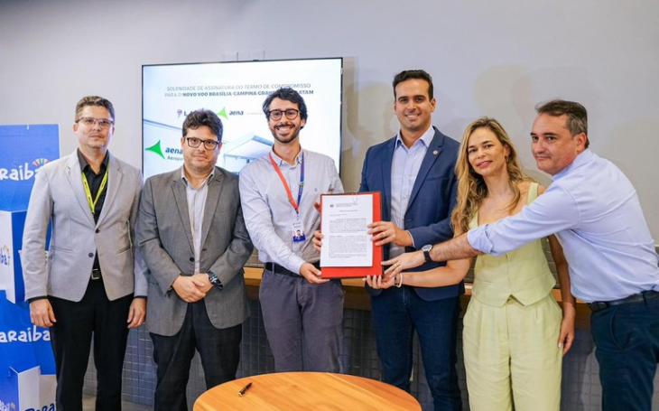 Lucas Ribeiro assina termo que confirma base da Latam em Campina Grande e novo voo para Brasília