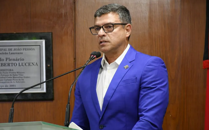 MP abre inquérito para apurar "fala discriminatória" de Vitor Hugo sobre moradores de rua