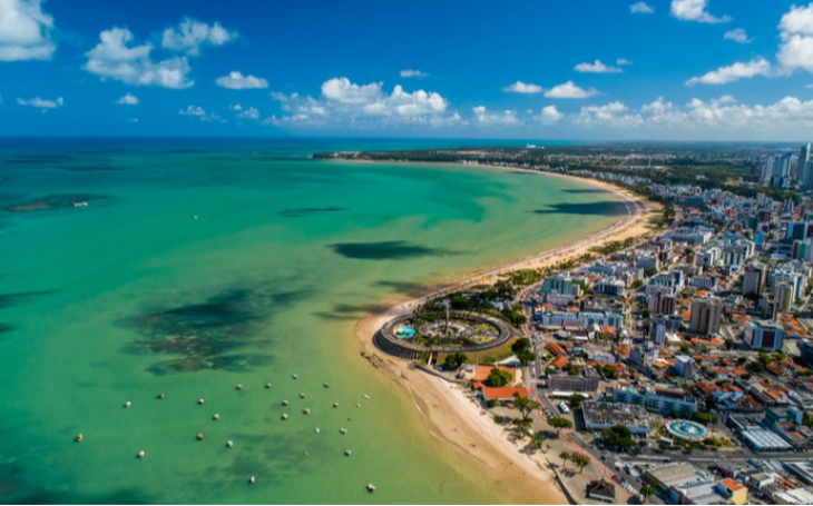 João Pessoa ganha destaque entre os destinos litorâneos mais procurados do Carnaval, aponta Booking.com