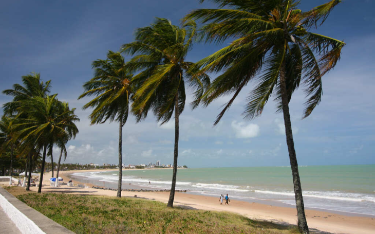 Quatro trechos de praia estão impróprios para banho neste final de semana na Paraíba; confira quais