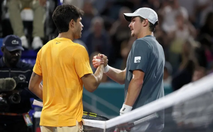 João Fonseca não resiste a Carlos Alcaraz e cai na 2ª rodada do Miami Open