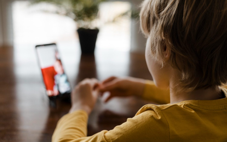 Ministério Público firma acordo para Meta bloquear perfis de crianças influencers sem autorização judicial