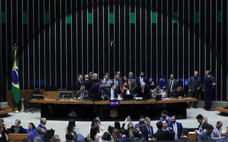 Câmara aprova urgência para PL que proíbe desconto automático no INSS