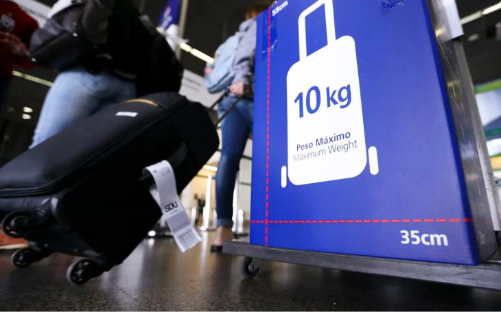 Câmara deve votar nesta terça urgência para projeto que proíbe cobrança por bagagem de mão