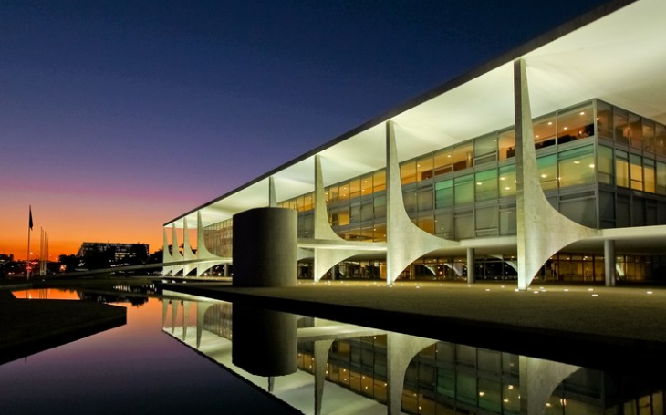 Arrecadação federal bate recorde de R$ 2,89 trilhões em 2025