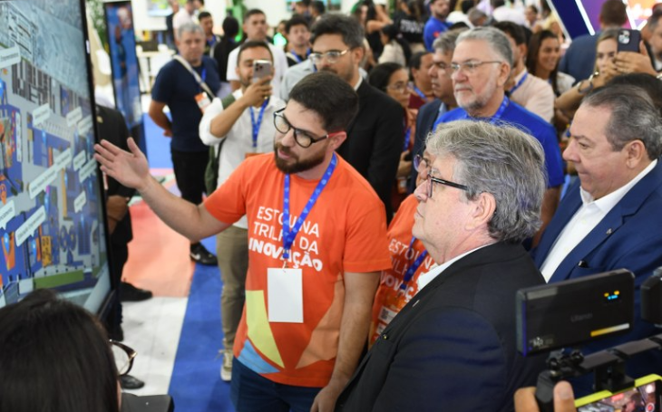 João Azevêdo participa de abertura da Feira do Empreendedor no Centro de Convenções de Campina Grande