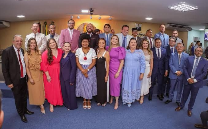 Com número recorde de mulheres, pauta feminina ocupa espaço de destaque na CMCG - Informe Publicitário