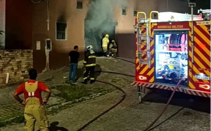Incêndio atinge almoxarifado de prédio do governo do Estado em João Pessoa