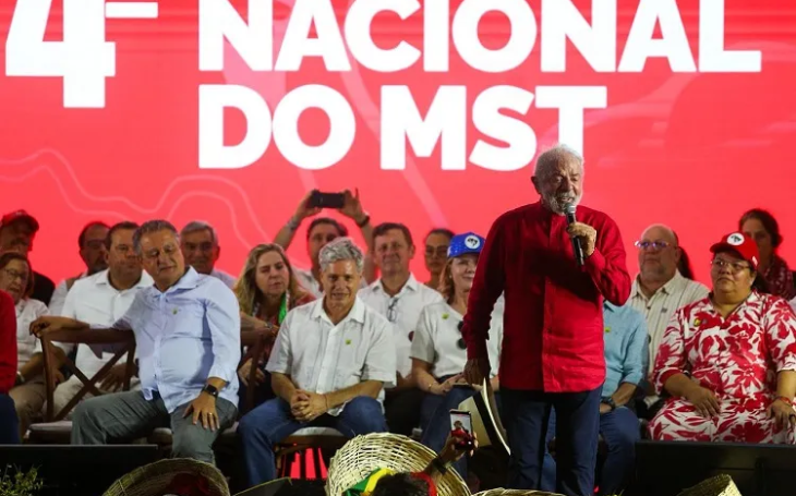 Lula critica invasão na Venezuela e diz que América Latina não baixará a cabeça