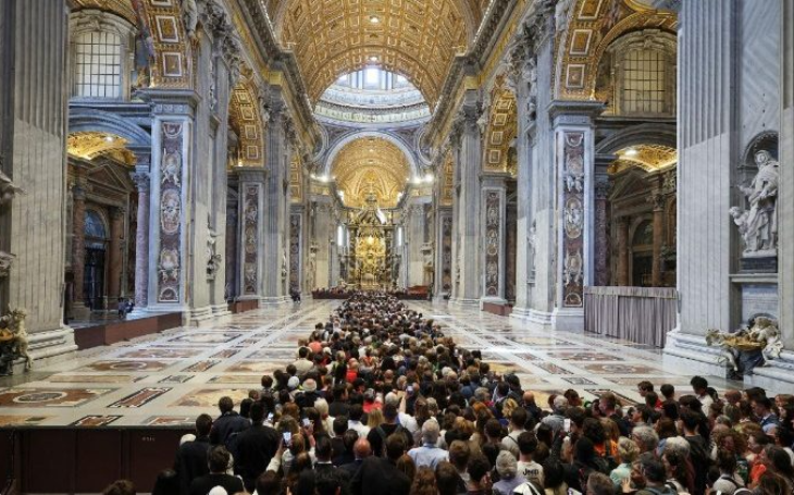 Lula e comitiva desembarcam em Roma para funeral do papa Francisco