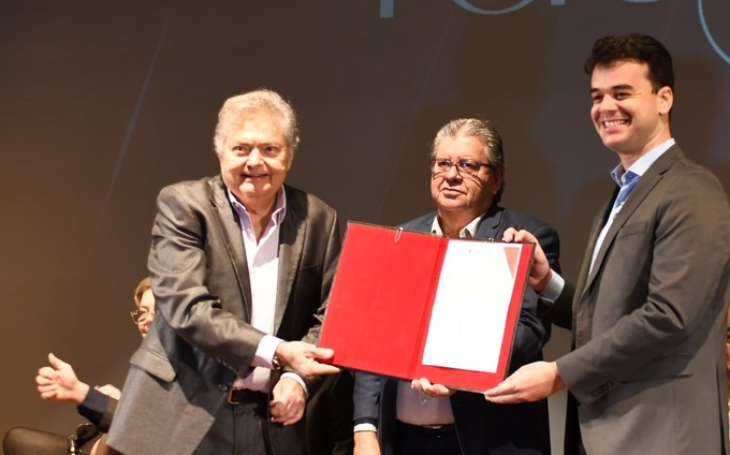 João Azevêdo assina convênios para ampliar assistência em saúde em Campina Grande e região