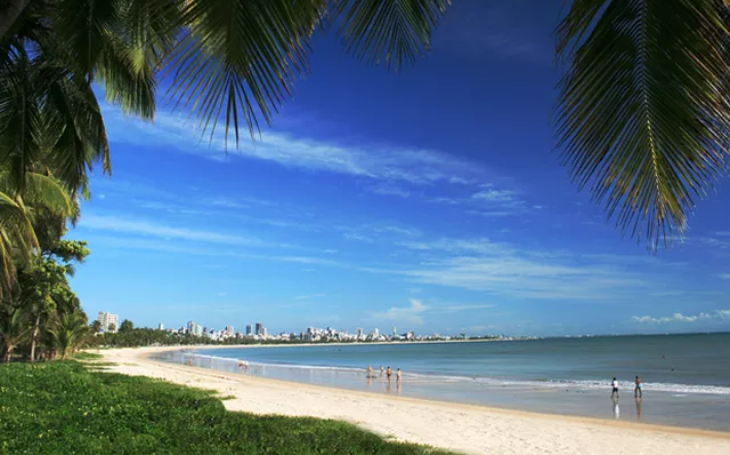 Dois trechos de praias estão impróprios para banho na Paraíba